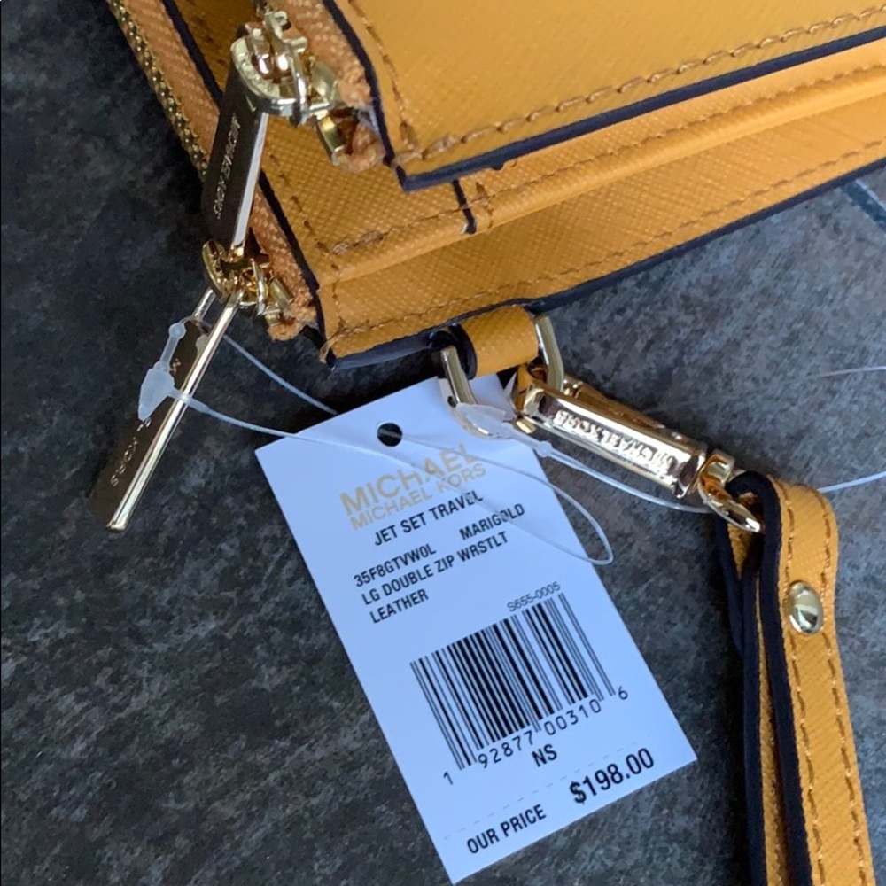 MICHAEL KORS LG DOUBLE ZIP WRISTLET MARYGOLD - Picture 15 of 16